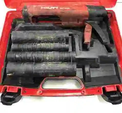 11. CARGADORA DE TORNILLOS HILTI + PISTOLAS APLICADORAS DE RESINAS