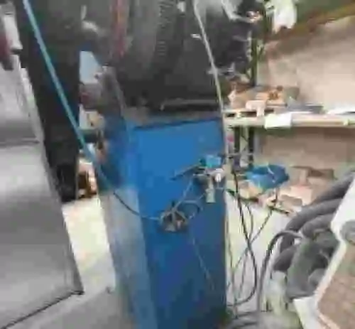 6. Robot con mesa volteadora MOTOMAN YR-HP20
