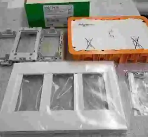 1. Puesto de trabajo empotrar 3 filas SCHNEIDER U22.734.18