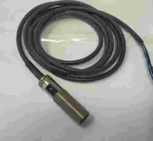 1. Sensor OMRON E3FM-DS20E1