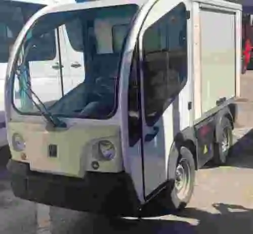 3. Camión eléctrico caja cerrada