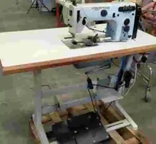 1. Maquina de coser DURKOPP ADLER 173-141110 AP