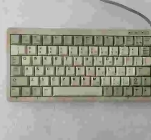 1. TECLADO CHERRY ML4100