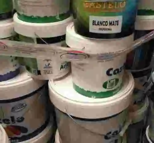 5. LOTE DE PINTURA PLASTICA