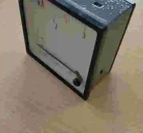 2. AMPERIMETRO 2500/5A SACI EC3V