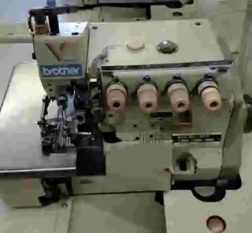3. Lote de 2 máquinas de coser BROTHER MA4-V61A-63-5 MA4-V61-63-5