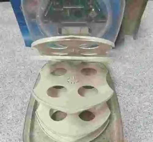 2. 280 UNIDADES GUARDA CD + CALCULADORA