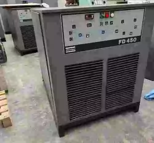 18. Compresor Atlas Copco GA110 de 110 kW y 10 bar + Secador frigorífico Atlas Copco FD 450