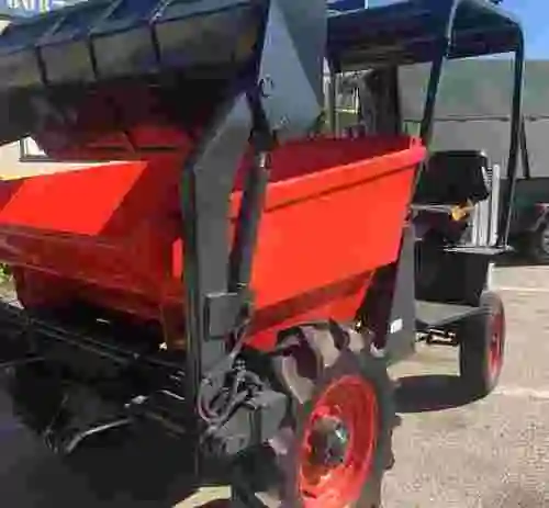 5. Dumper Agria basculante con pala Cargadora