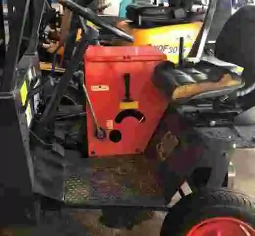 12. Dumper Agria basculante con pala Cargadora