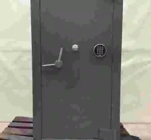 4. CAJA FUERTE MARCA ZUBIGARAY