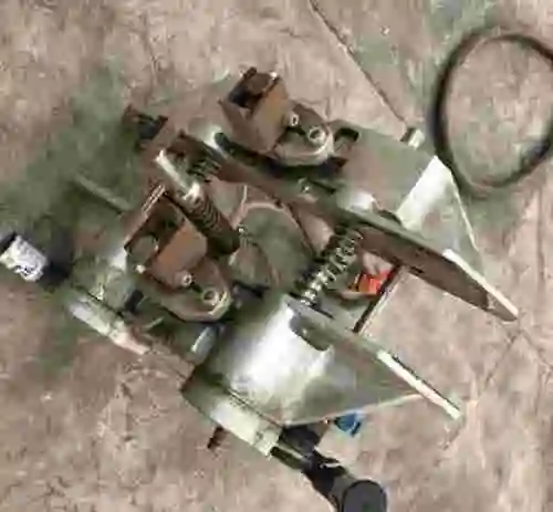 4. Equipo de doble cilindro para carpintería de aluminio