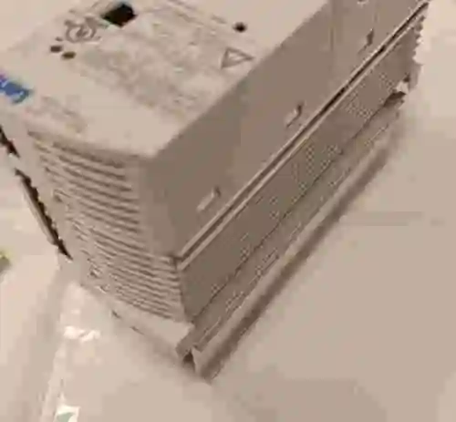 4. Convertidor de frecuencia LENZE 8200 VECTOR E82EV551K4C