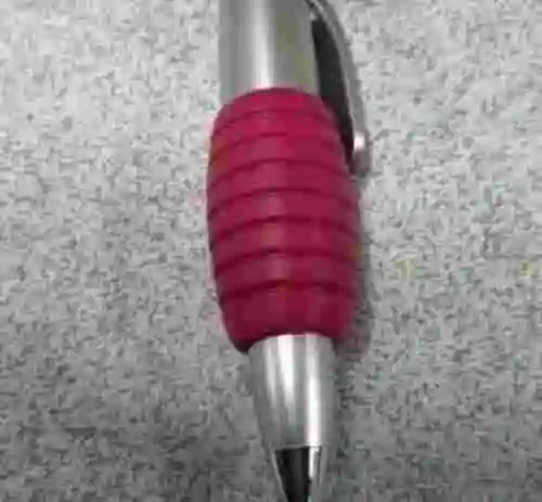 1. 500 UNIDADES BOLIGRAFOS CON CUERDA PARA COLGAR
