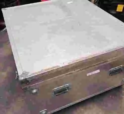 2. Cajon metalico acolchado