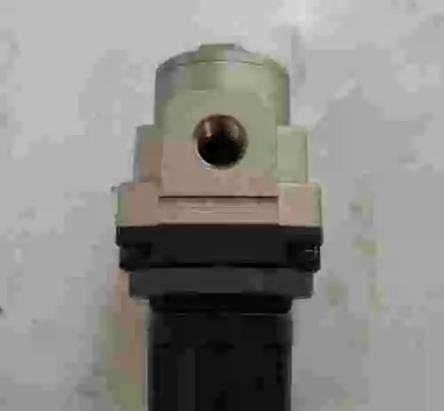 2. Regulador de presión SMC EARP3000-F02