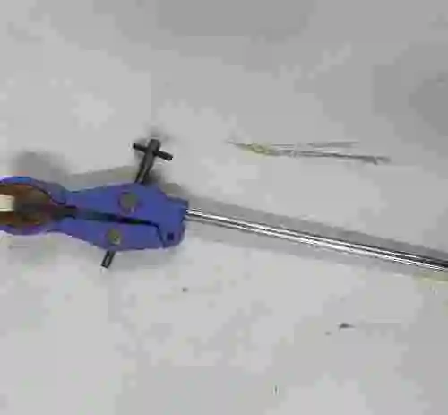6. Accesorios para soporte (22 pinzas, 3 bases, 2 soportes)