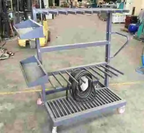 1. Nuevo Carro de exposición y transporte de materiales.