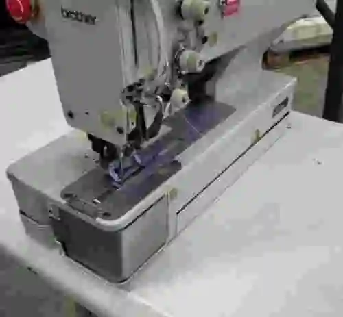 3. Maquina de coser BROTHER LH4-B800E-2