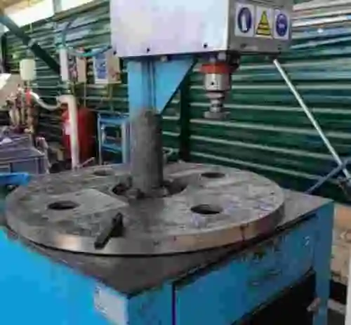 1. PRENSA HIDRAULICA PARA 4 MATRICES R.J.L 3500 X 4 ESPECIAL