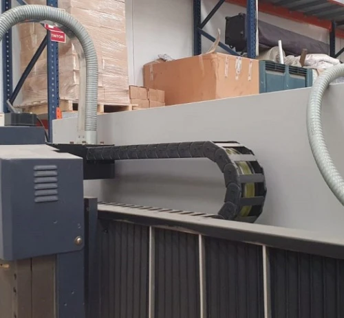 11. Fresadora CNC FA 1252