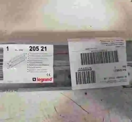 1. Traviesas fijos (x2) L. 350 mm XL³ 4000 LEGRAND 020521