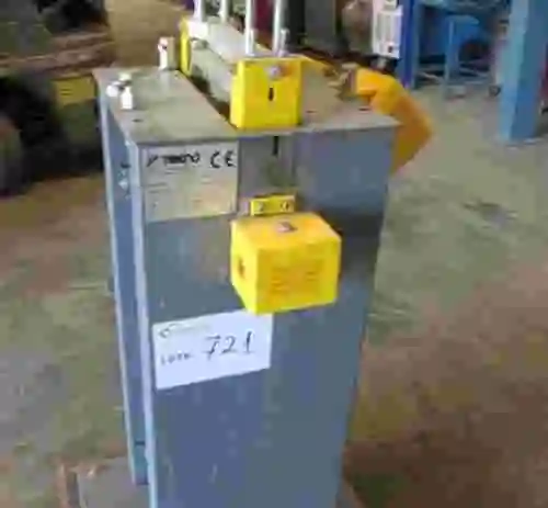 7. Ensambladora para perfiles de aluminio TEKNA
