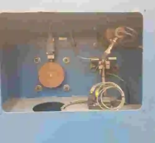 15. Robot con mesa volteadora MOTOMAN YR-HP20