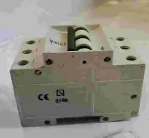 3. Lote de 2 interruptores de circuito SIEMENS 5 SX1 C25