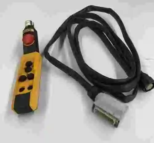 1. Nueva Botonera de 4 posiciones Abus HT 611-S IP 65 con manguera de 5 metros.