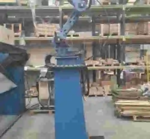 9. Robot con mesa volteadora MOTOMAN YR-HP20