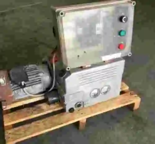 2. Bomba de vacío Busch  100-132  0,5 mbar de 2,2 kw con cuadro eléctrico