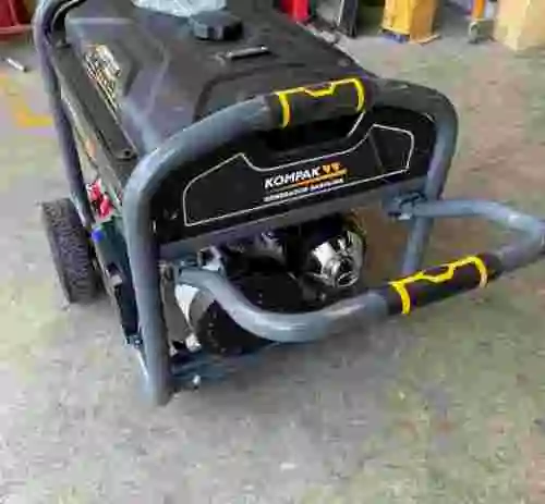3. Generador Kompak Gasolina Full Power 10 KVA AVR
