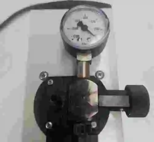 2. KNF LAB LABOPORT PM21480-86 BOMBA DE LABORATORIO