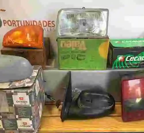 19. LOTE DE REPUESTOS ORIGINALES PARA AUTOMÓVILES