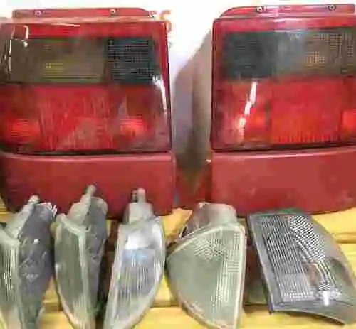 26. LOTE DE REPUESTOS ORIGINALES PARA AUTOMÓVILES