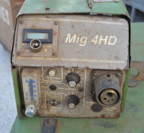 5. MAQUINA SOLDAR DE HILO ESAB