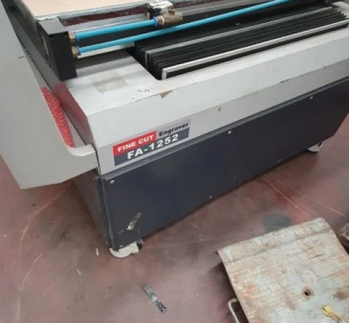 6. Fresadora CNC FA 1252