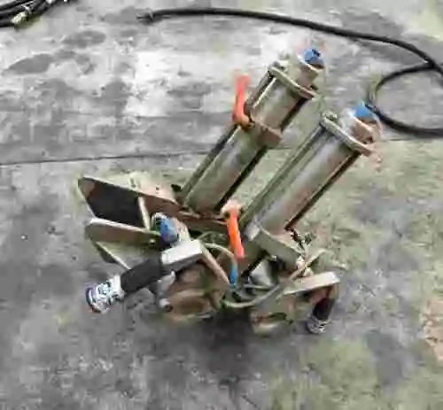 1. Equipo de doble cilindro para carpintería de aluminio
