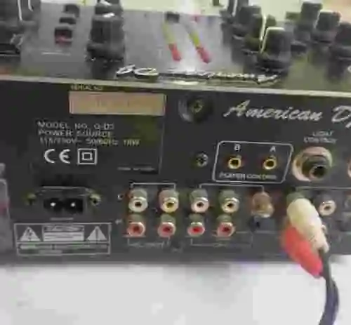 3. Mezclador American DJ Q-D3