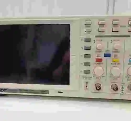 2. Osciloscopio de memoria digital OWON PDS5022S