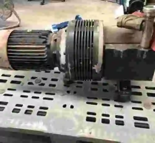 4. Rietschle CLFG 61 V (03) Bomba de vacío de paletas rotativas - UMP 6087