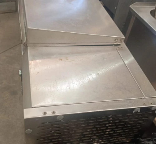 4. Vitrina de ingredientes refrigerada