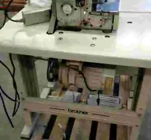4. Lote de 2 máquinas de coser BROTHER MA4-V61A-65-5