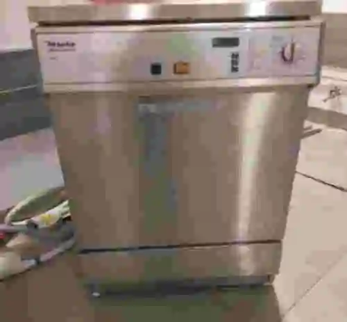 1. TERMODESINFECTADORA MIELE PROFESIONAL G 7883