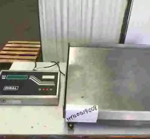 3. Bascula sobremesa Inox  de 60x60 cm con  visor DIBAL de 0-15 kg