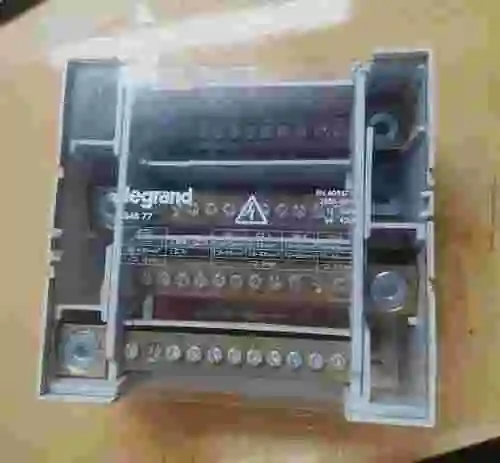 2. LEGRAND 04877 PIEZA MODULAR DISTRIBUCION 4P 250A IPK 42KA NUEVO