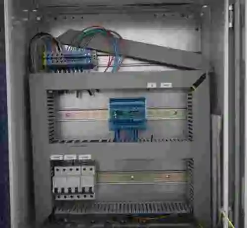 3. Cuadro eléctrico sobre estructura