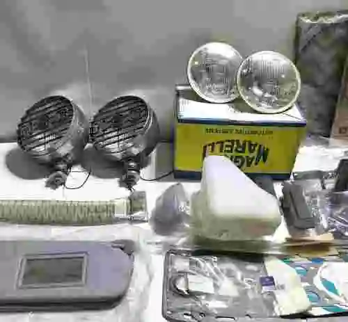 39. LOTE DE REPUESTOS ORIGINALES PARA AUTOMÓVILES