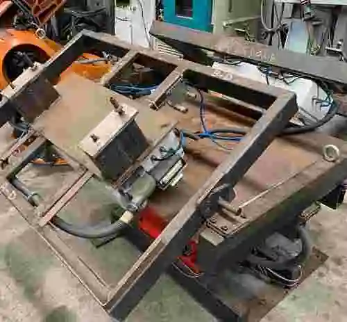 22. Robot Kuka para soldadura por puntos